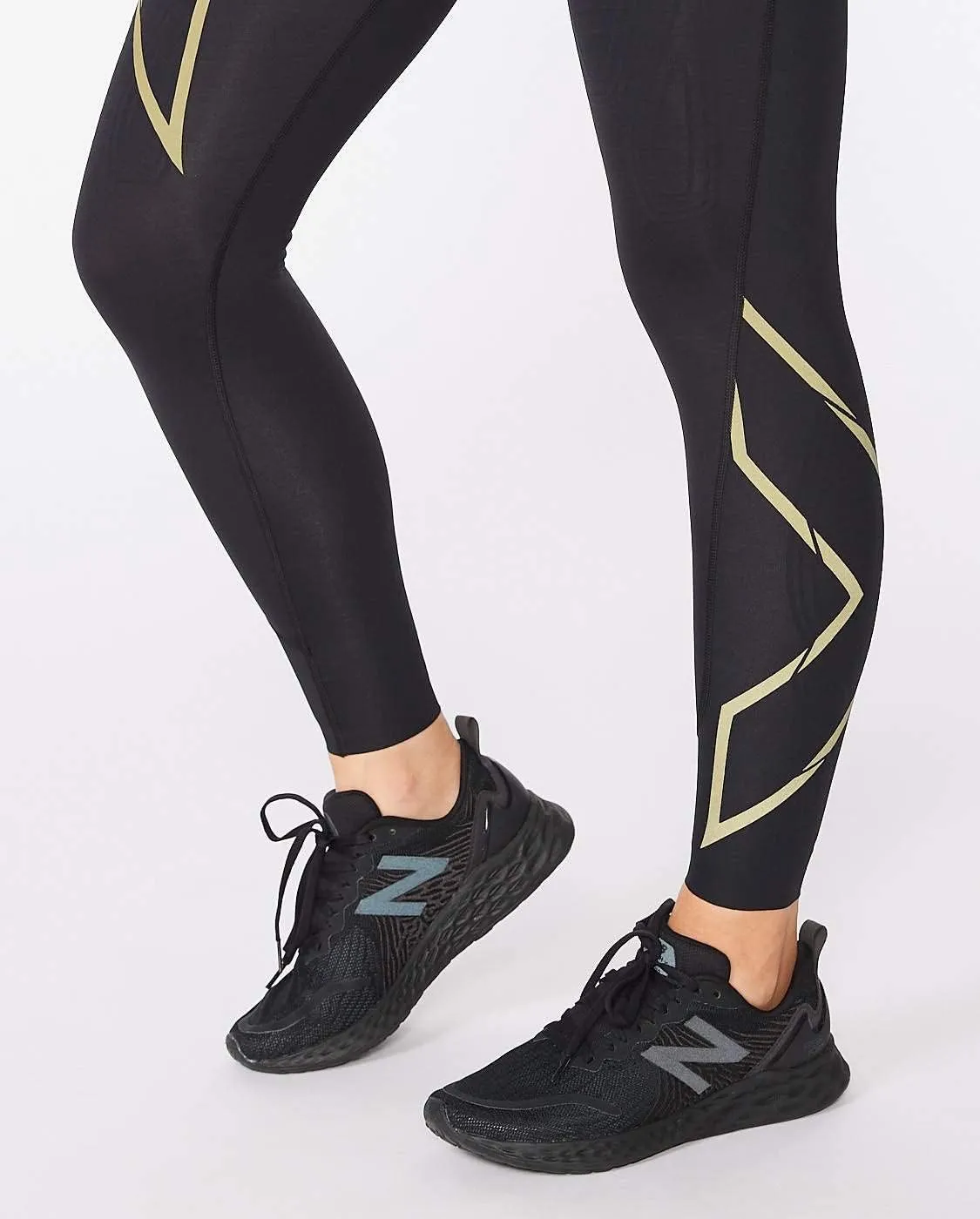 2XU Women's Light Speed Compression Tights - Lightweight & Flexible Support for Improved Running Performance