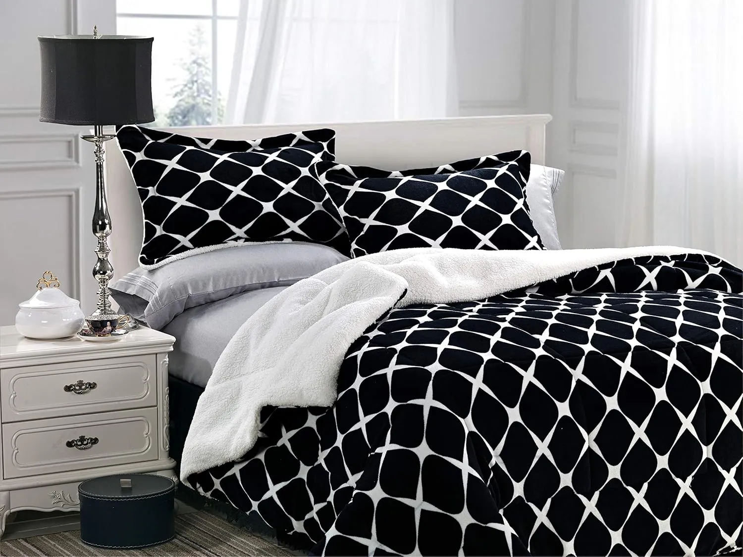 Elegant Comfort Softest, Coziest Premium Quality Heavy Weight Bloomingdale Pattern Micromink Sherpa-Backing Reversible Down Alternative Micro-Suede 3-Piece Comforter Set, Full, Black