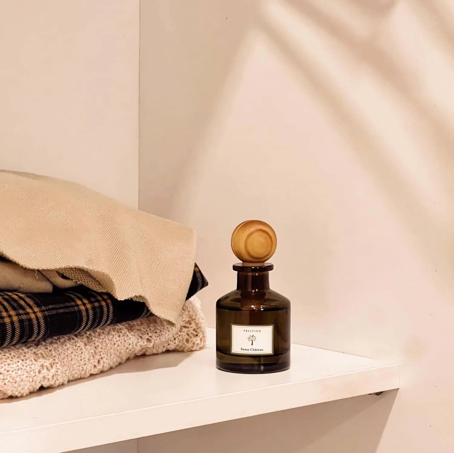 PRISTINE Maldives Villa/Inspired by Marriott Hotel Ball Diffuser for Wardrobe | Citrusy Grapefruit, Apple/Ocean Breeze/Sandalwood Oil Mini Diffuser Decor | Air Freshener for Closets