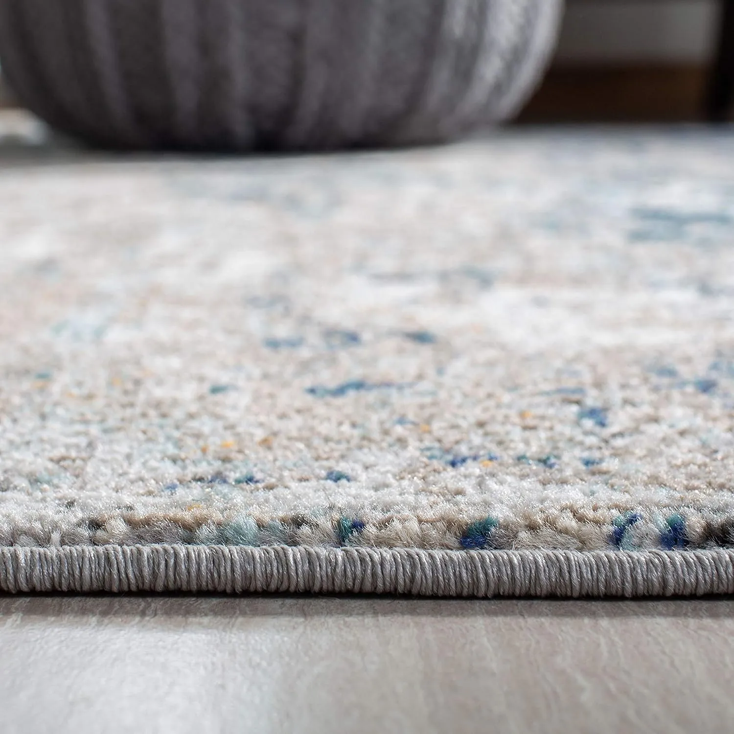 SAFAVIEH Area Rug 8x10 - Madison Collection - Large - Grey & Blue, Modern Abstract Design, Non-Shedding & Easy Cleaning, Ideal for Living Room, Bedroom, Office, Dining Space (MAD460K)