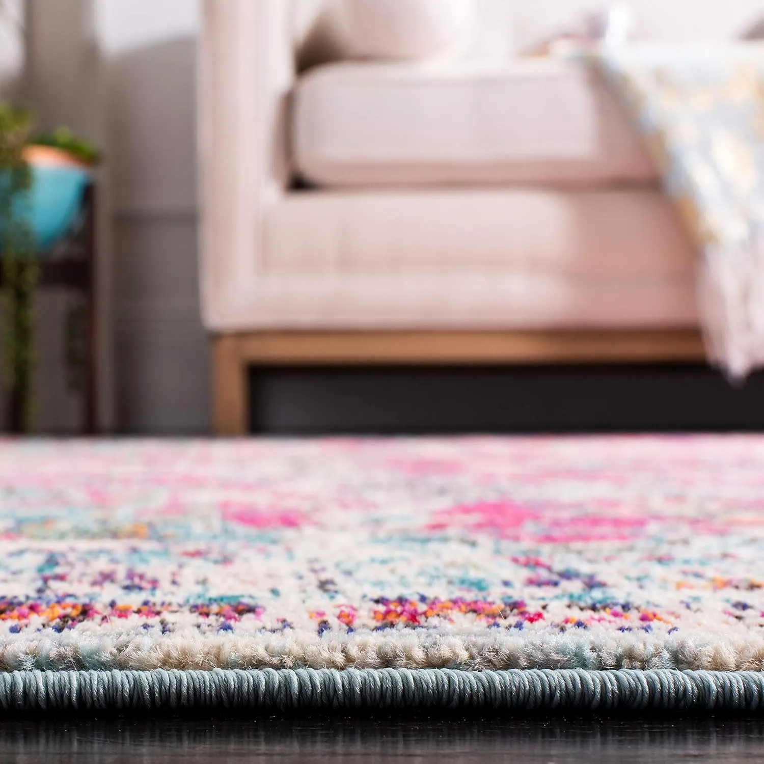 SAFAVIEH Madison Collection Area Rug - 6' x 9', Fuchsia & Teal, Boho Chic Medallion Distressed Design, Non-Shedding & Easy Care, Ideal for High Traffic Areas in Living Room, Bedroom (MAD447R)