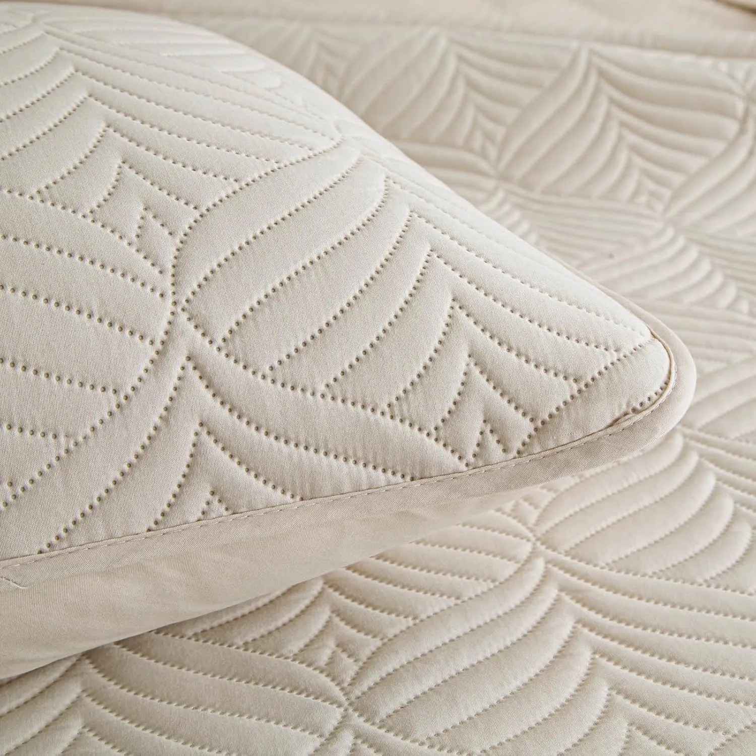 Whale Flotilla Elegant Extra Soft Quilts Queen Size, 3-Piece Lightweight Modern Geometric Full Queen Quilt Bedding Sets Bedspread Coverlet for All Seasons, Brich Beige