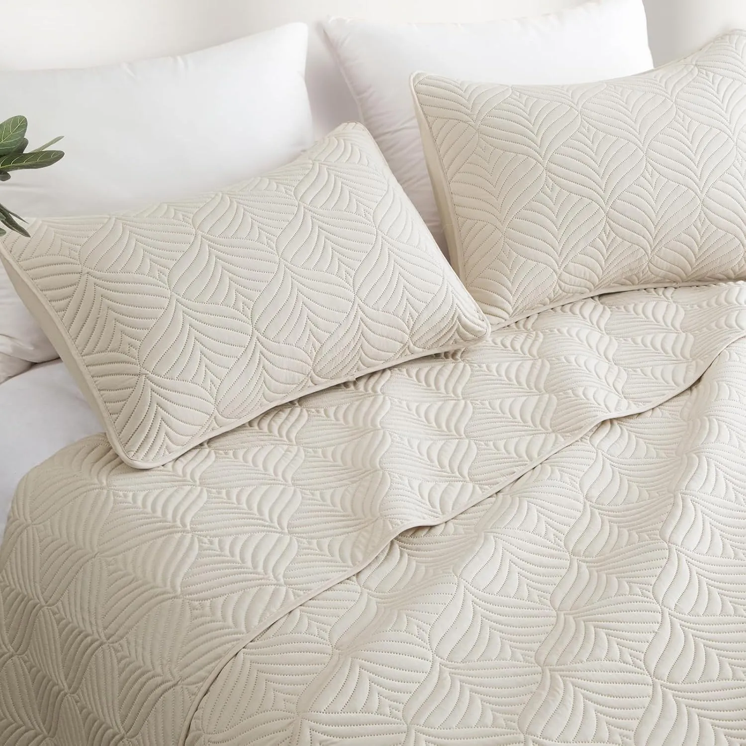 Whale Flotilla Elegant Extra Soft Quilts Queen Size, 3-Piece Lightweight Modern Geometric Full Queen Quilt Bedding Sets Bedspread Coverlet for All Seasons, Brich Beige