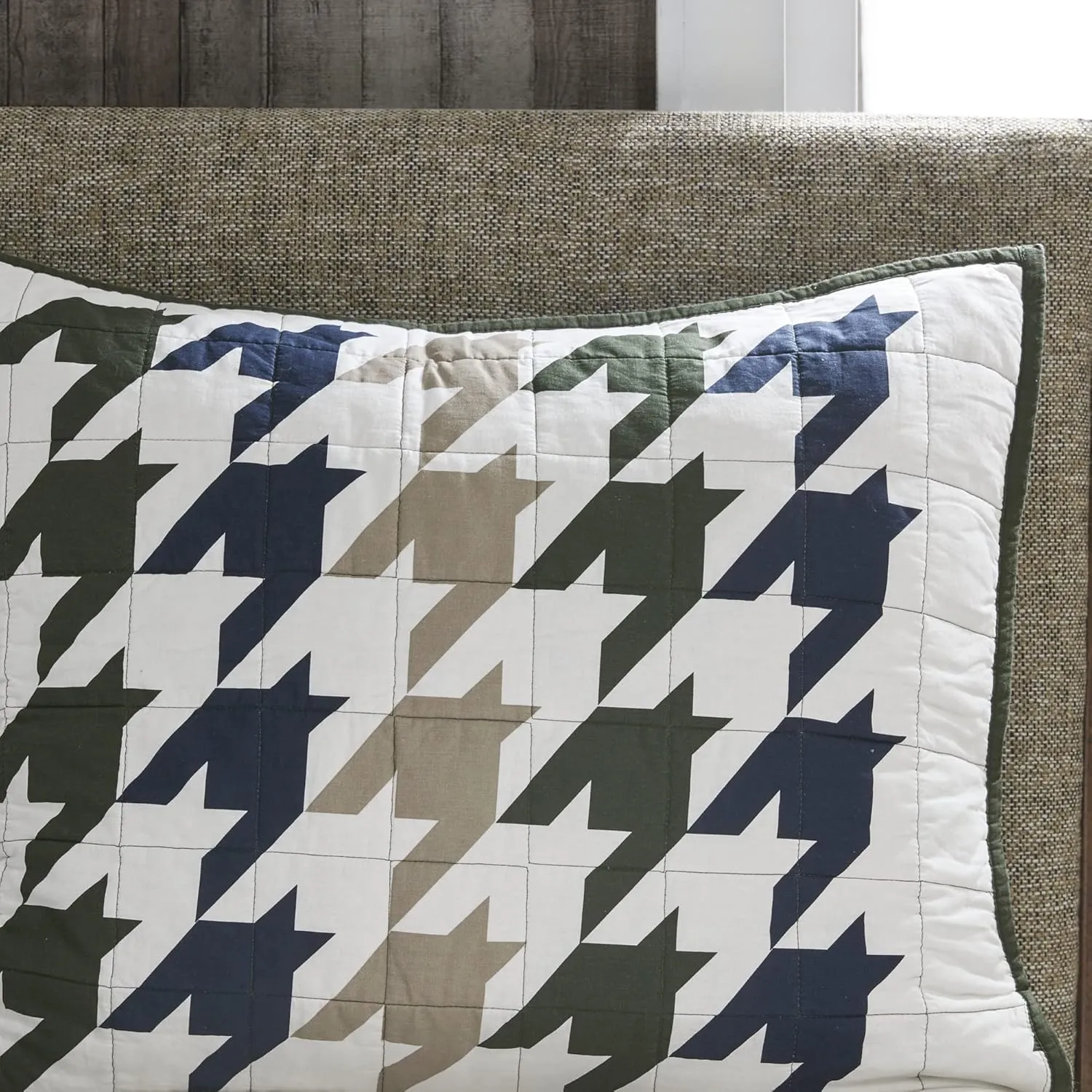 Woolrich Reversible Quilt Cabin Lifestyle Design - All Season, Breathable Coverlet Bedspread Bedding Set, Matching Shams, Oversized King/Cal King, Hudson Houndstooth Green 3 Piece