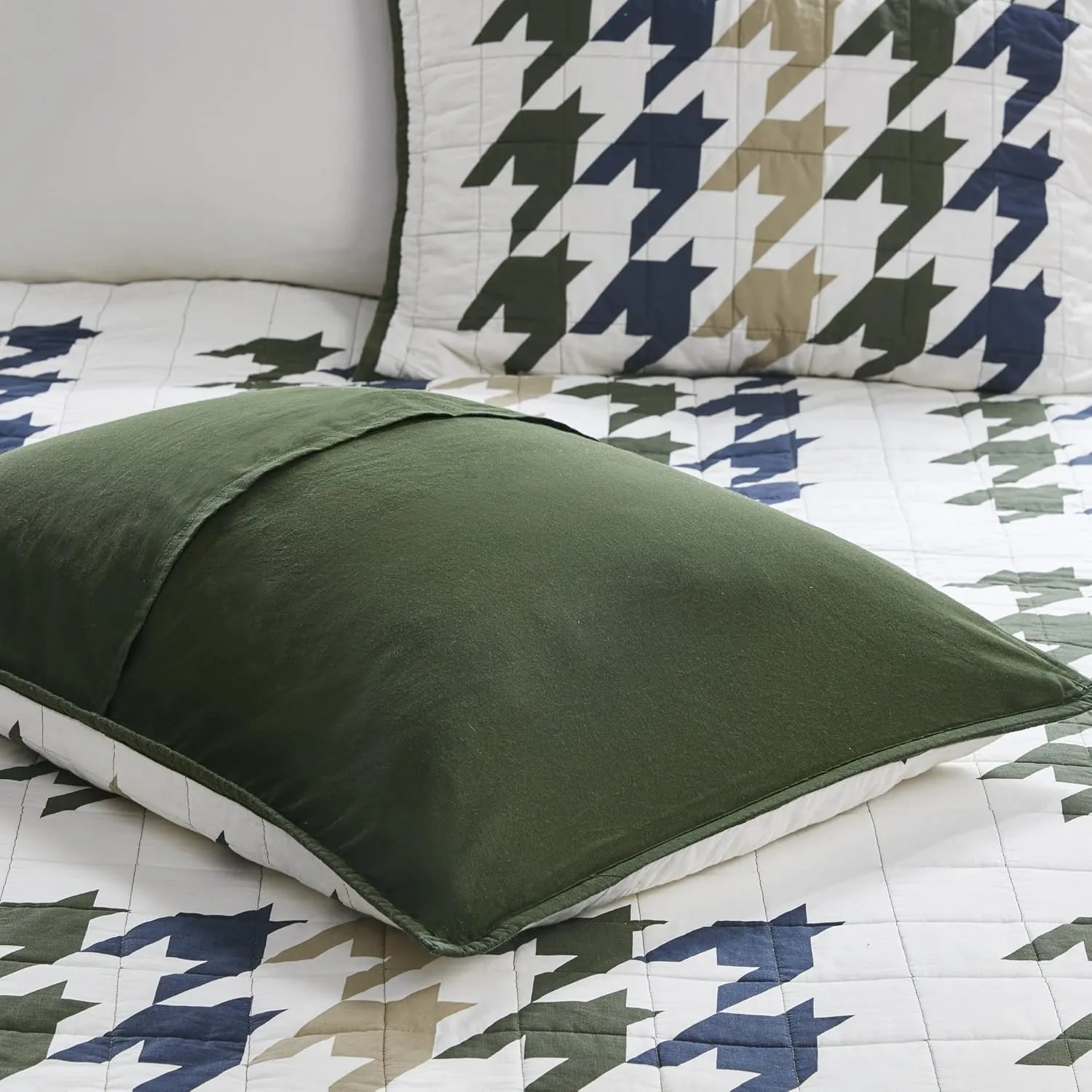 Woolrich Reversible Quilt Cabin Lifestyle Design - All Season, Breathable Coverlet Bedspread Bedding Set, Matching Shams, Oversized King/Cal King, Hudson Houndstooth Green 3 Piece