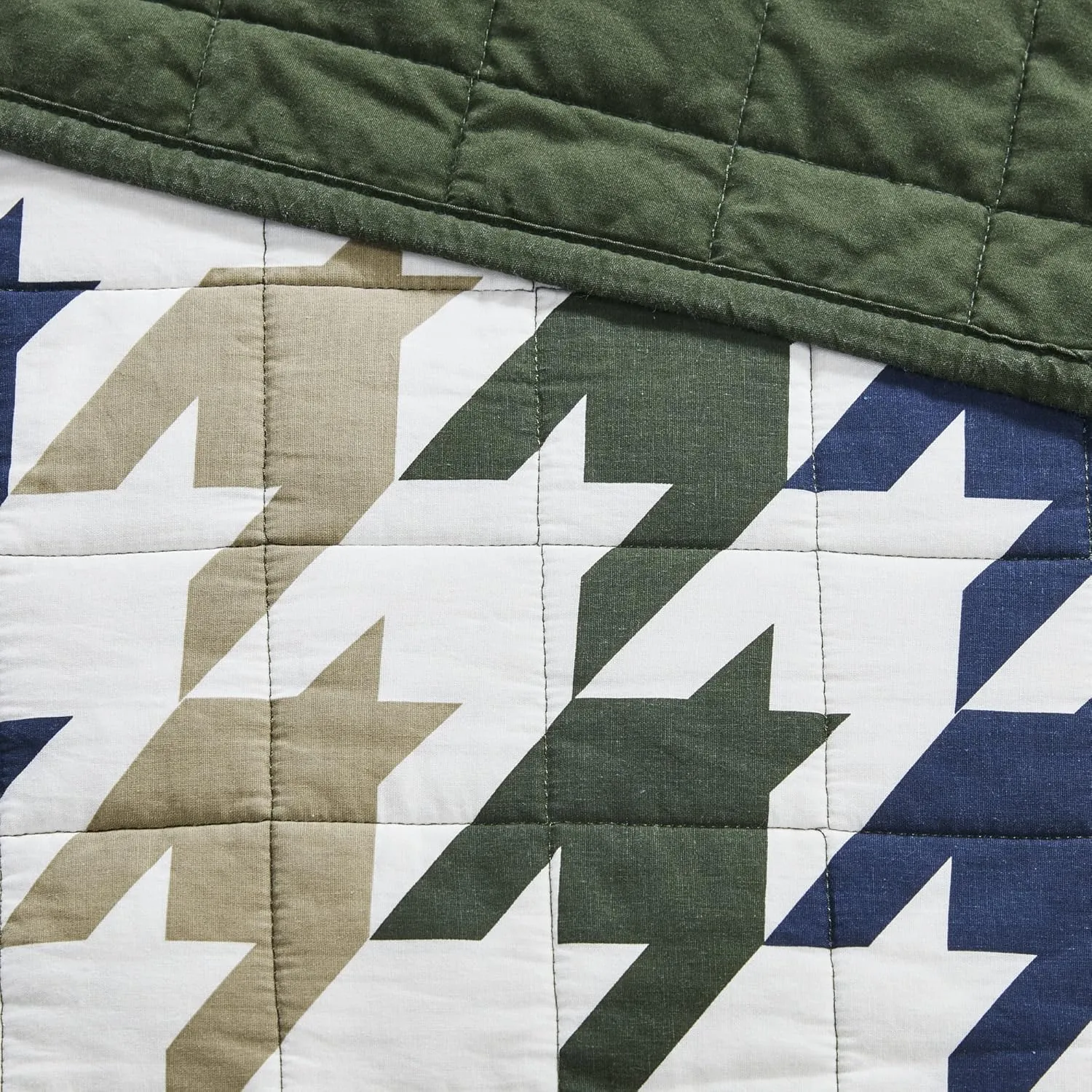 Woolrich Reversible Quilt Cabin Lifestyle Design - All Season, Breathable Coverlet Bedspread Bedding Set, Matching Shams, Oversized King/Cal King, Hudson Houndstooth Green 3 Piece
